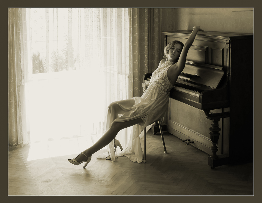 Helmut Schurgast - Laura m Piano (28)